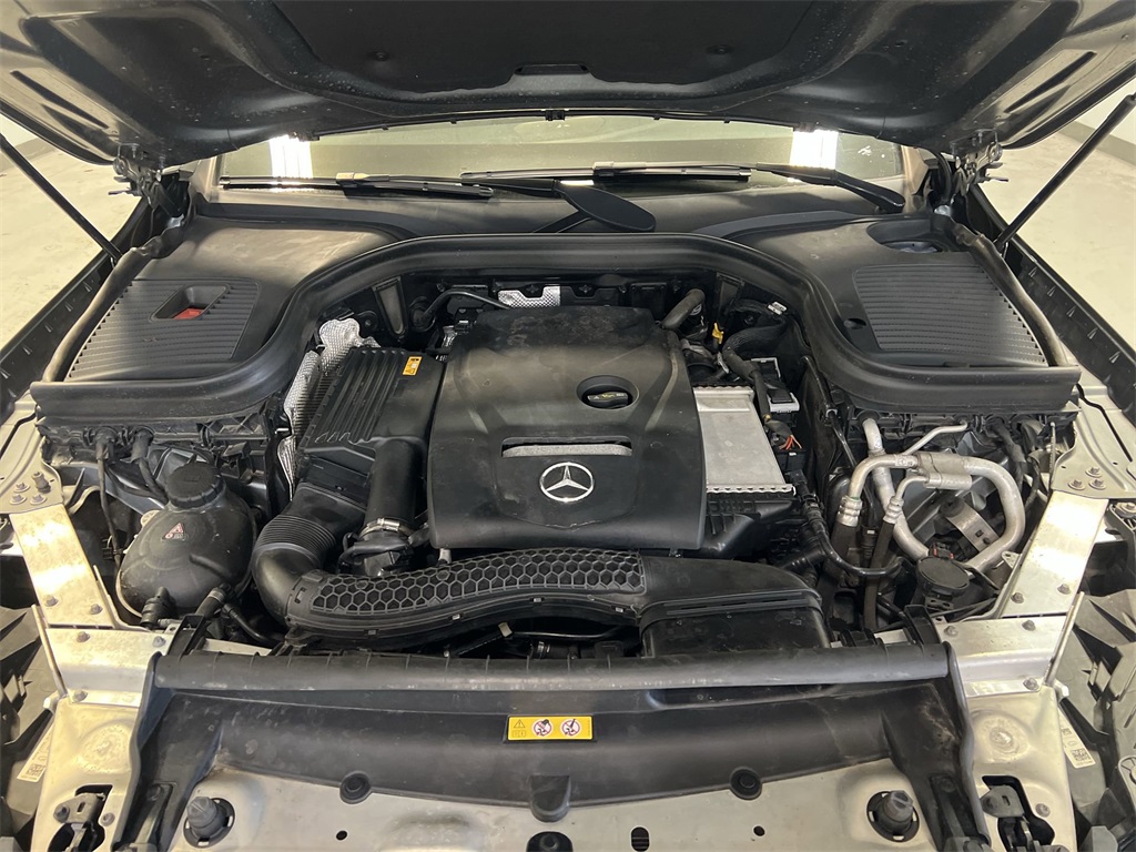 Vehicle image 28 of 33