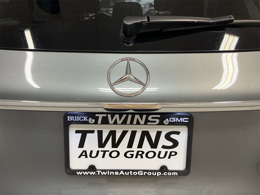 Vehicle image 29 of 33