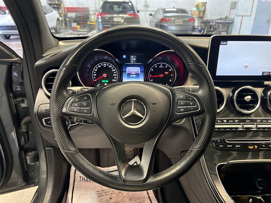 Vehicle image 11 of 33