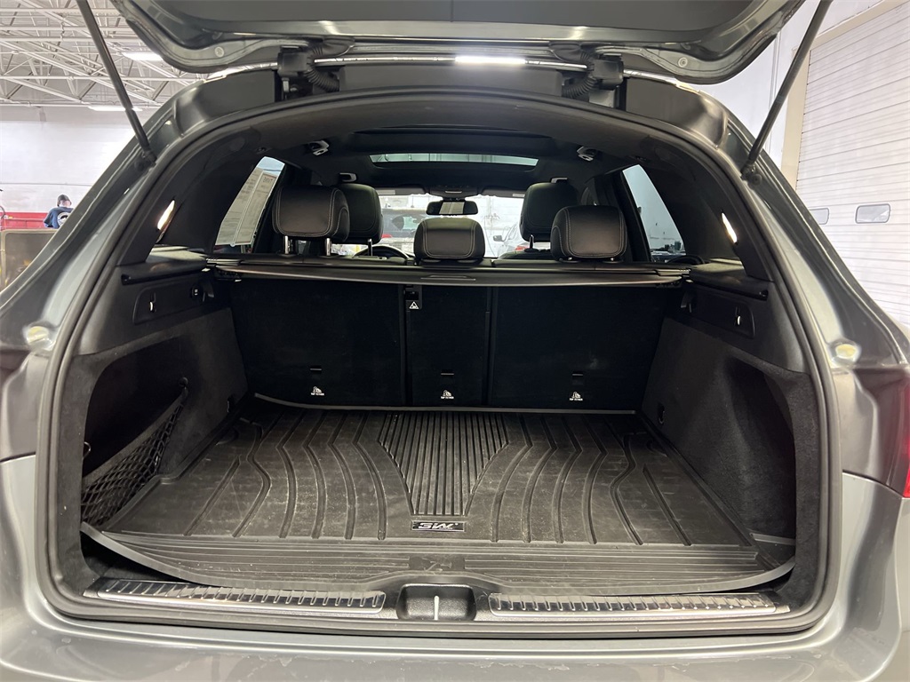 Vehicle image 25 of 33