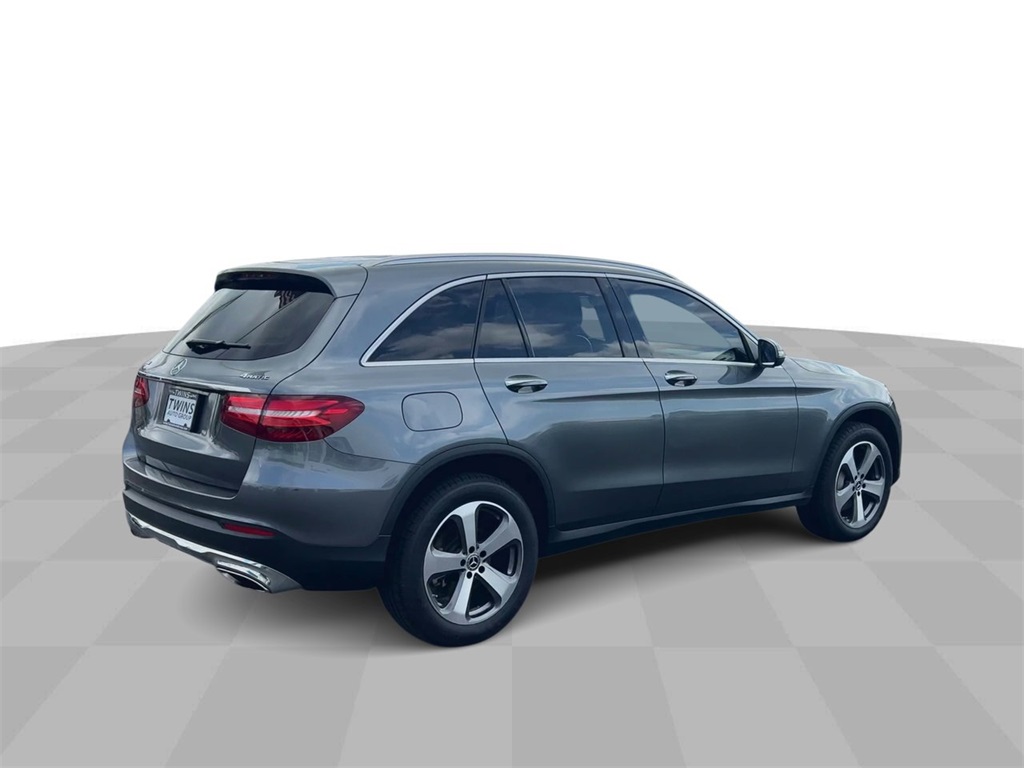 Vehicle image 6 of 33