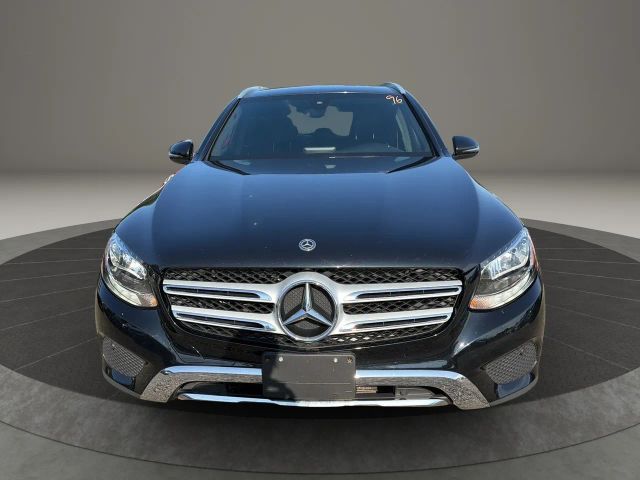 2019 Mercedes-Benz GLC 300 Image 2 of 31