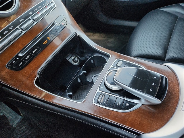 Vehicle image 18 of 25