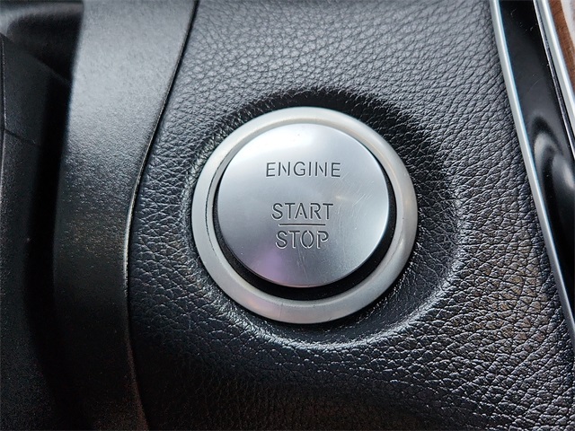 Vehicle image 21 of 25