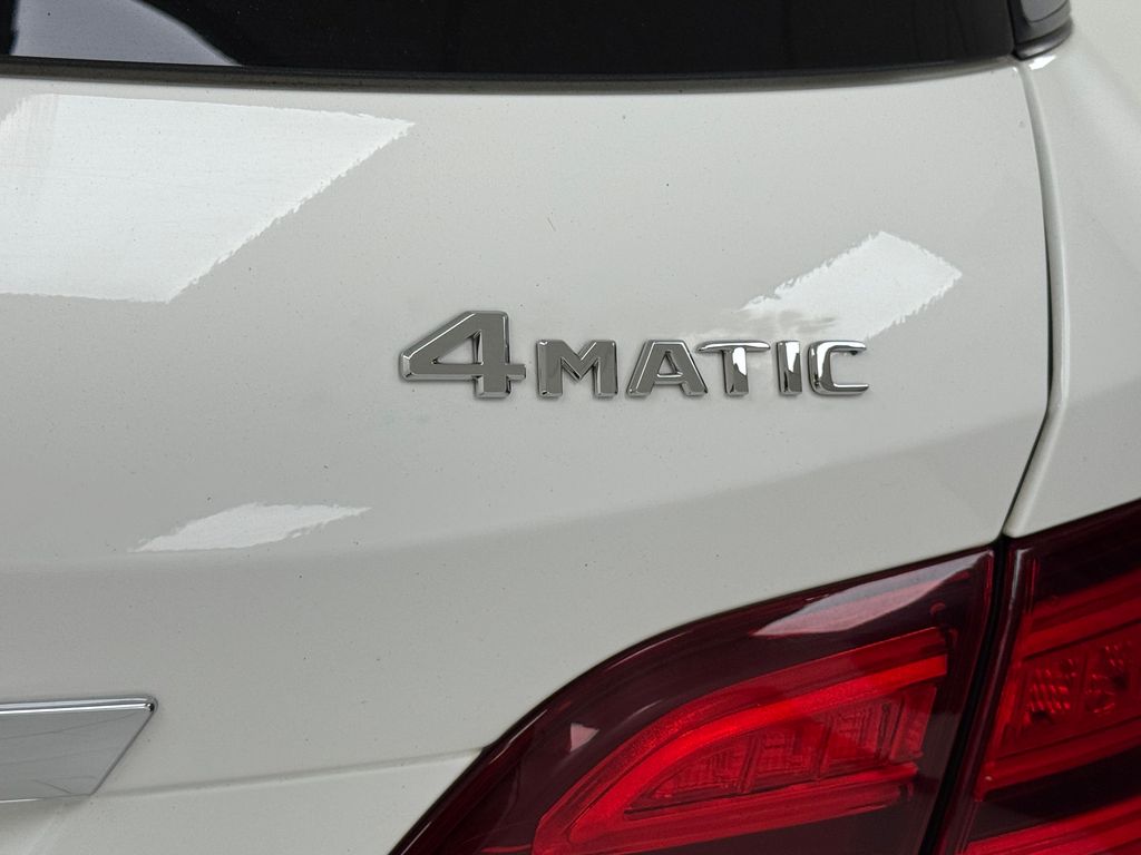 Vehicle image 37 of 43