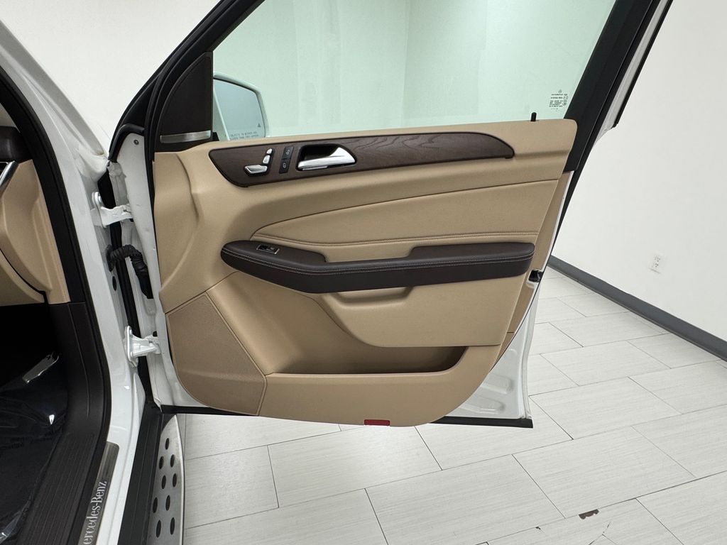Vehicle image 13 of 43