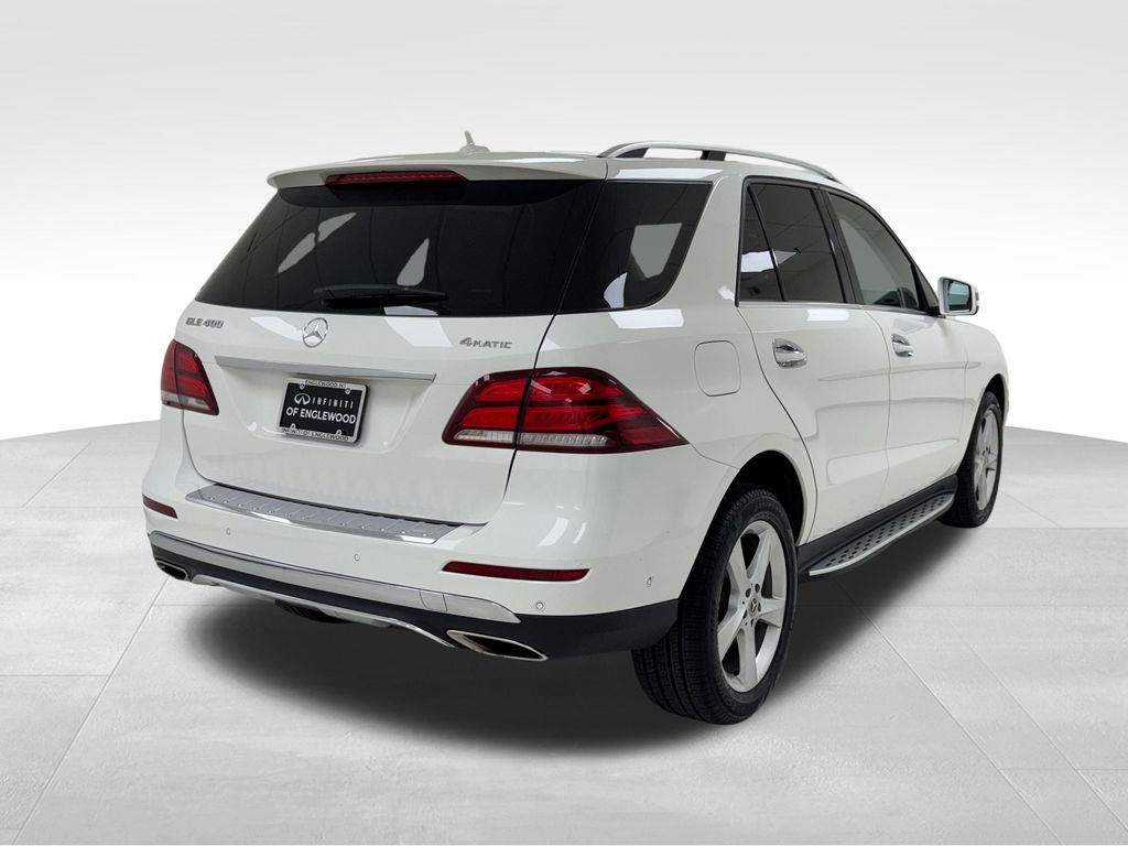 Vehicle image 5 of 43
