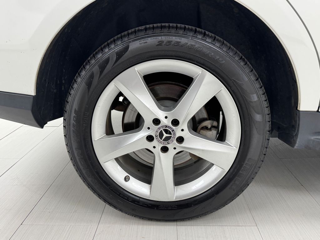 Vehicle image 41 of 43