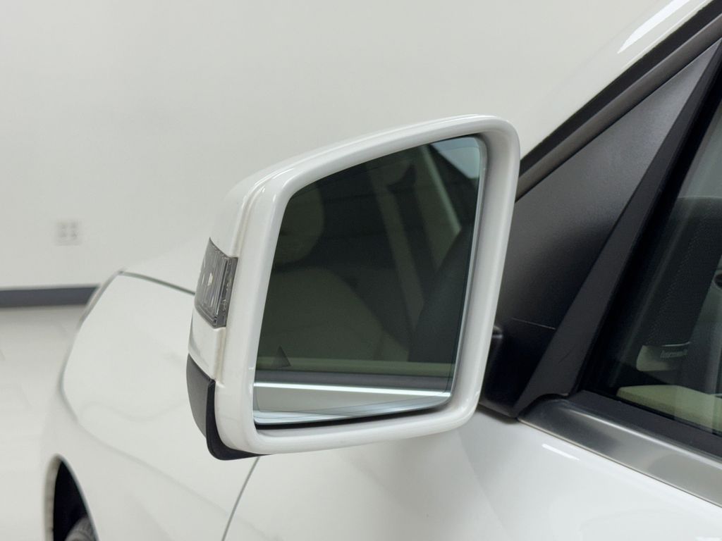 Vehicle image 30 of 43