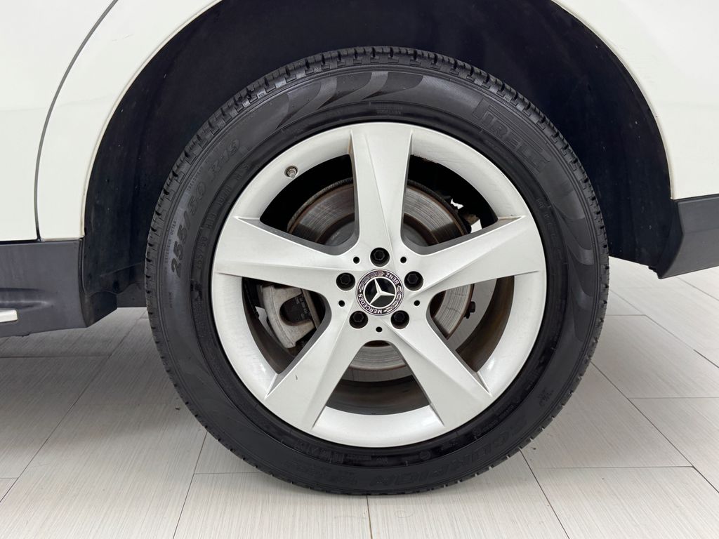 Vehicle image 40 of 43