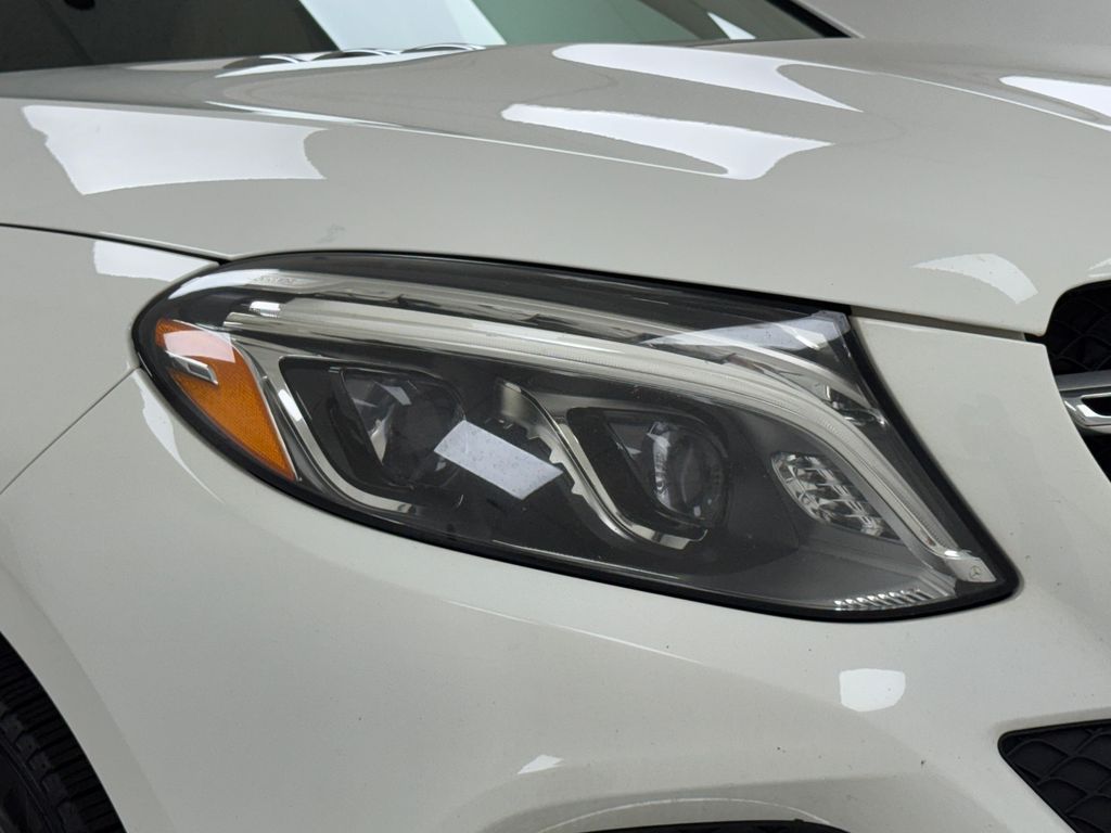 Vehicle image 34 of 43