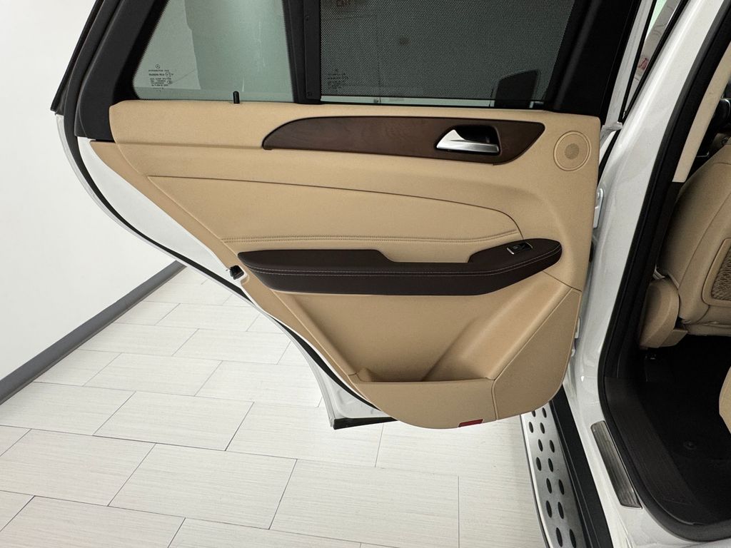 Vehicle image 11 of 43