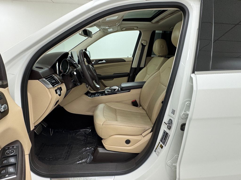 Vehicle image 10 of 43
