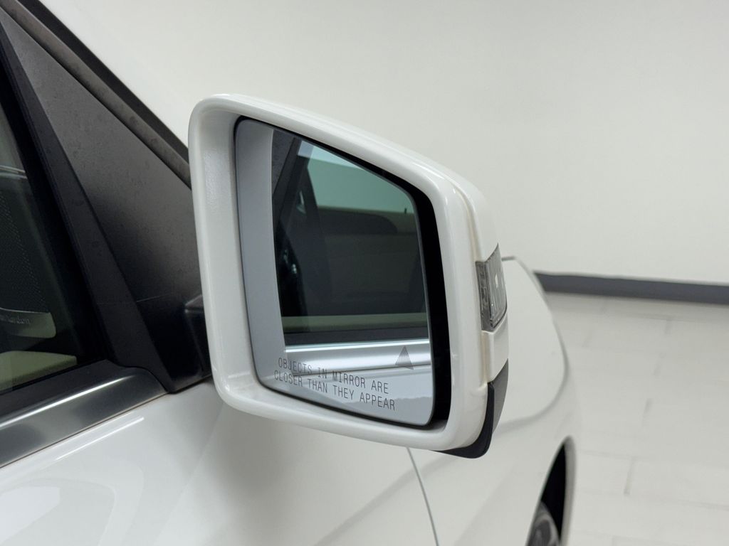 Vehicle image 31 of 43