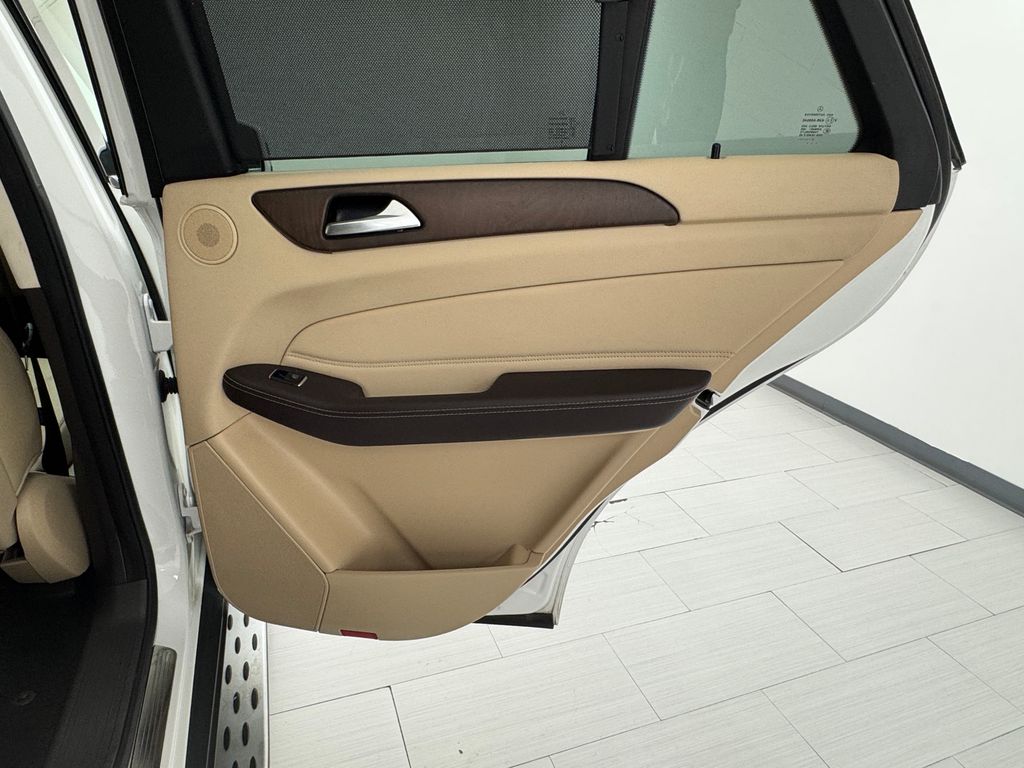 Vehicle image 15 of 43
