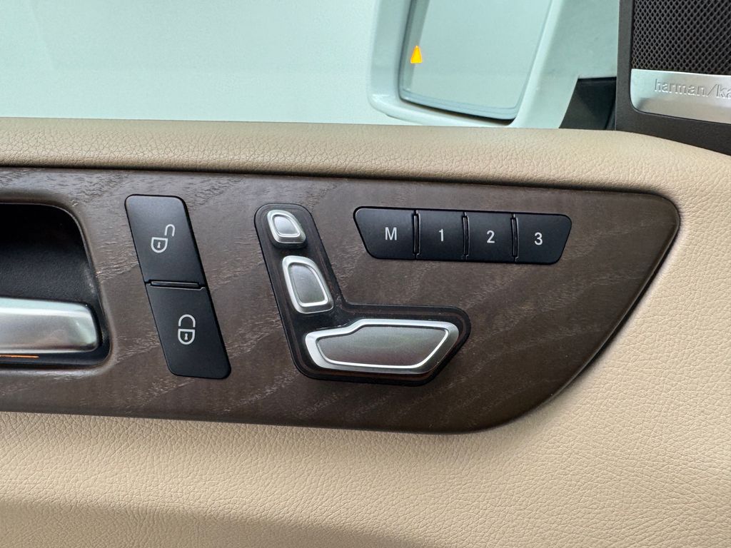 Vehicle image 29 of 43