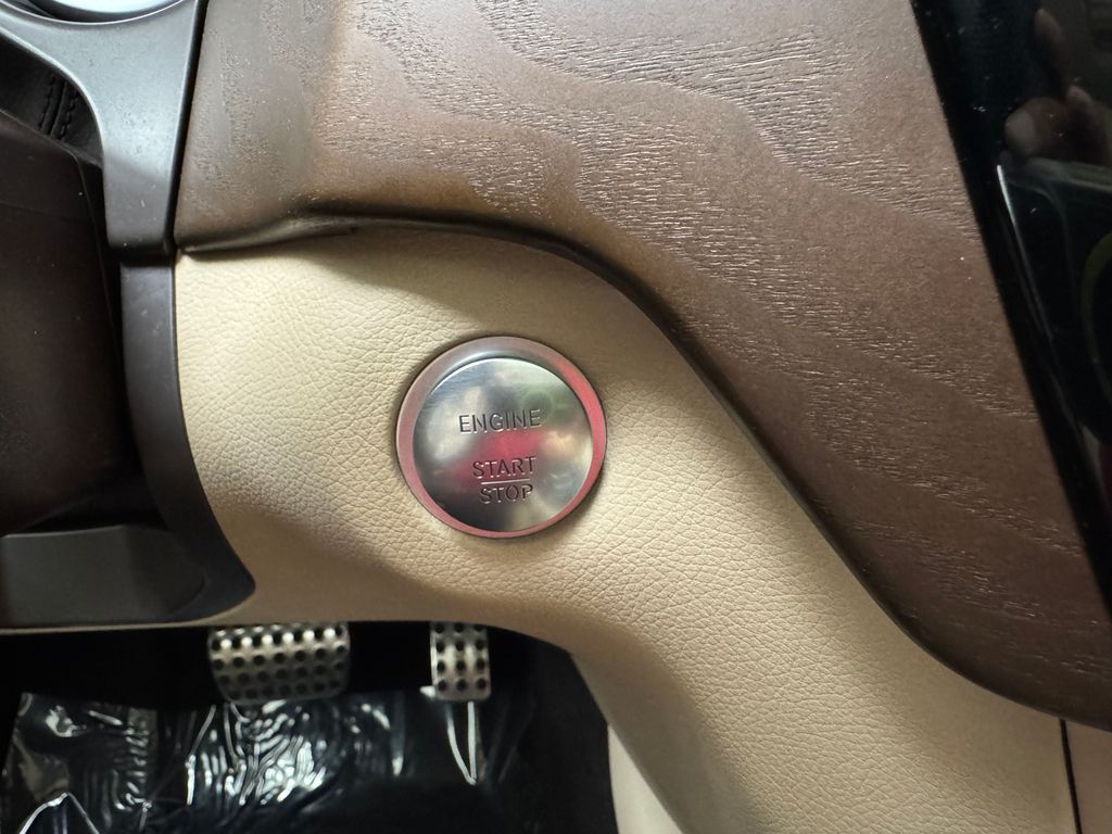 Vehicle image 23 of 43