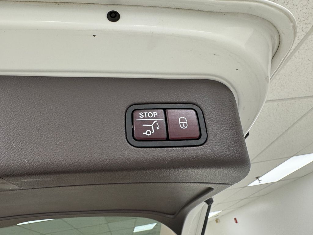 Vehicle image 39 of 43