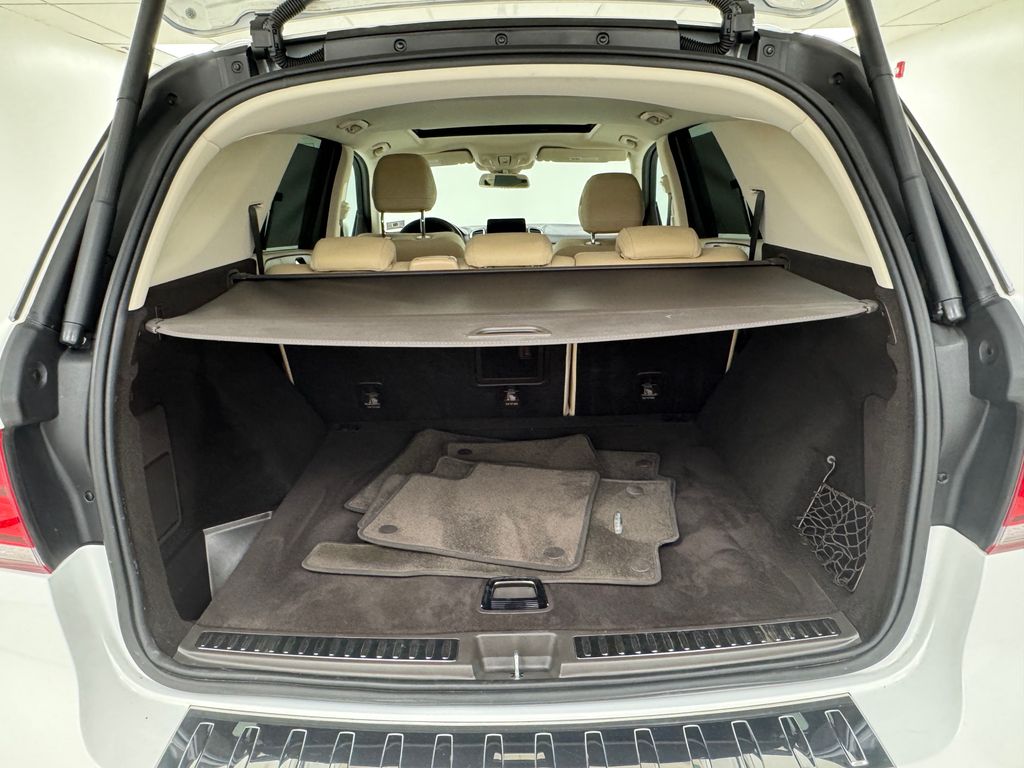 Vehicle image 38 of 43