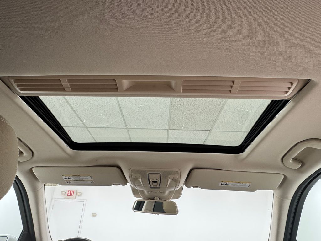 Vehicle image 21 of 43