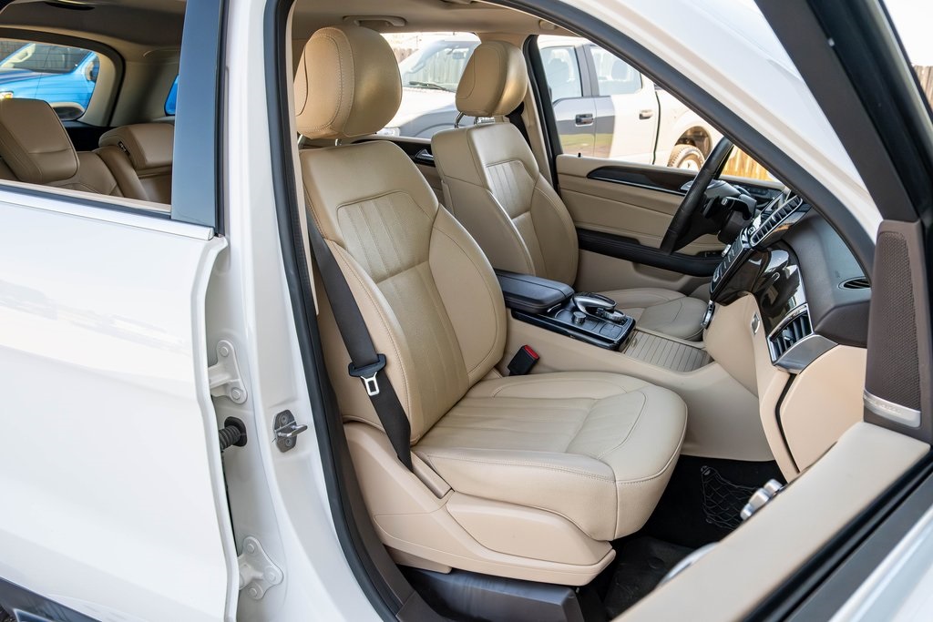 Vehicle image 7 of 47