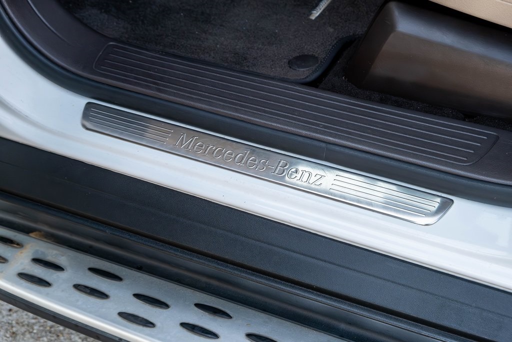 Vehicle image 28 of 47