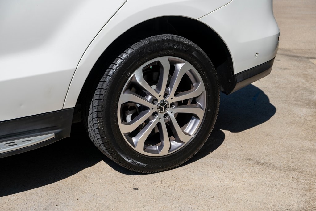 Vehicle image 5 of 47