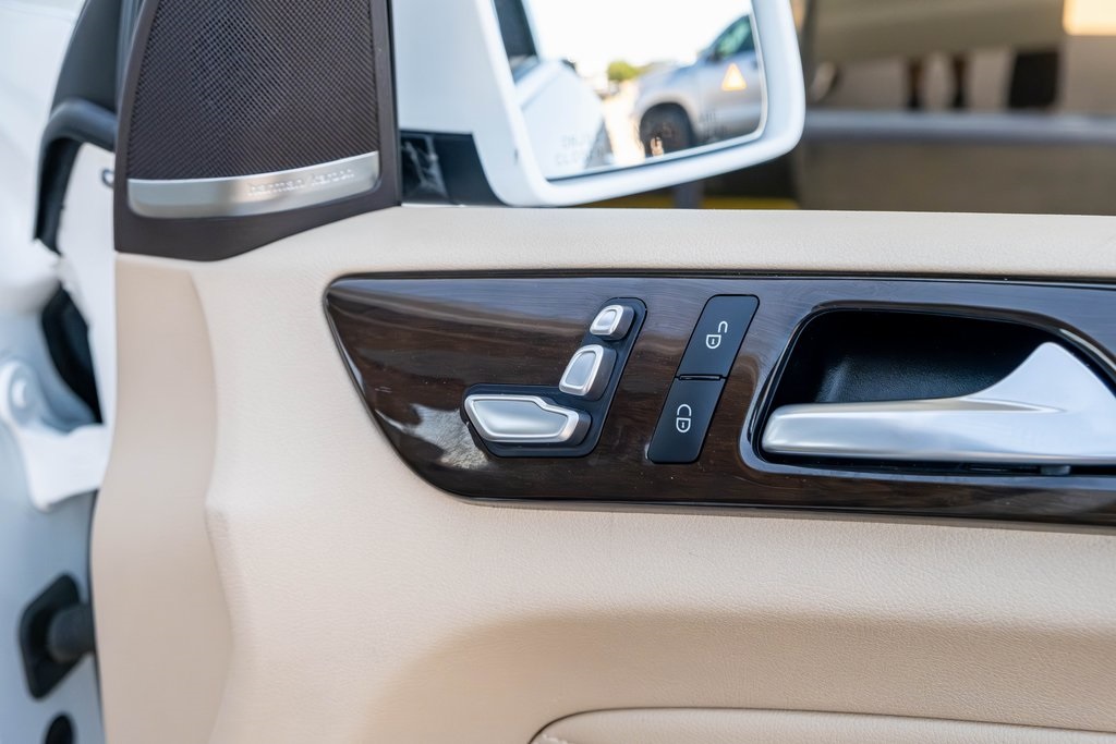 Vehicle image 42 of 47