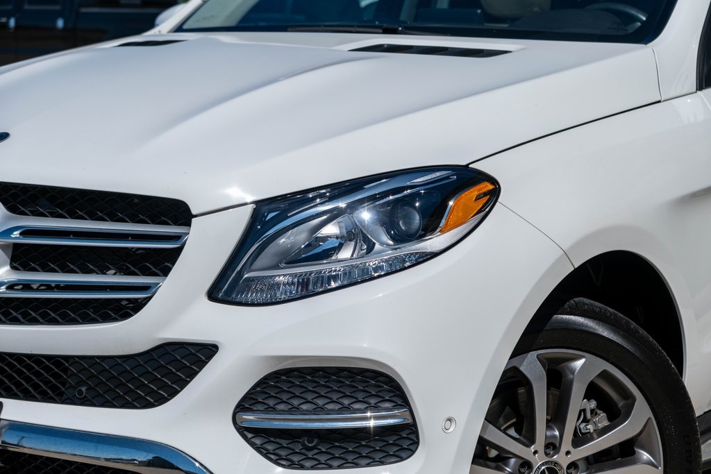 Vehicle image 23 of 47