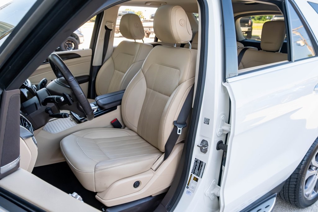 Vehicle image 10 of 47