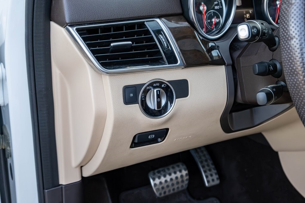 Vehicle image 45 of 47