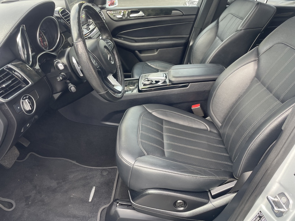 Vehicle image 4 of 10