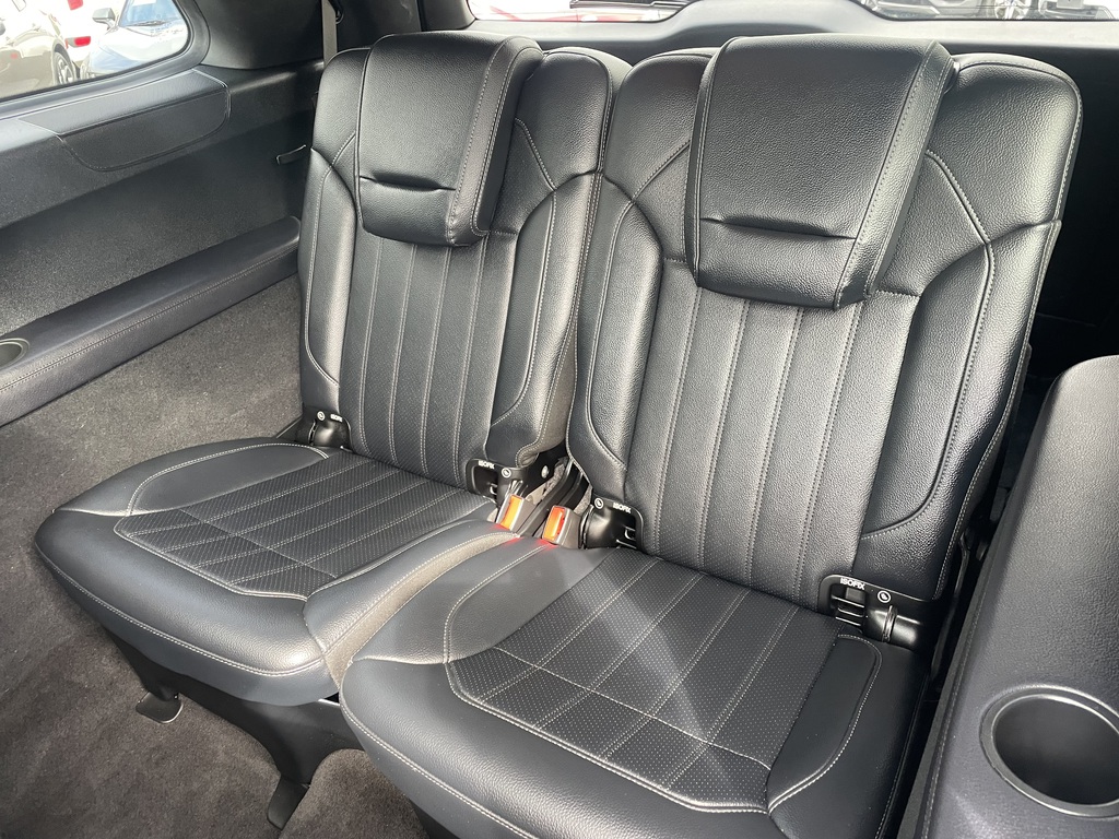 Vehicle image 6 of 10