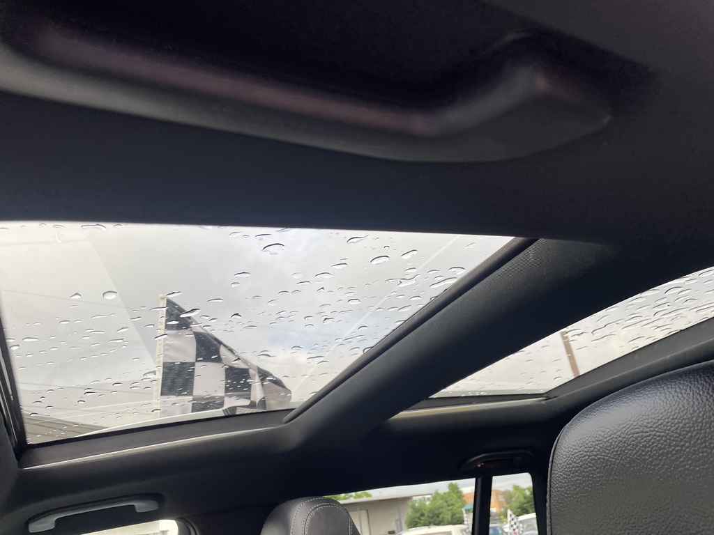 Vehicle image 8 of 10