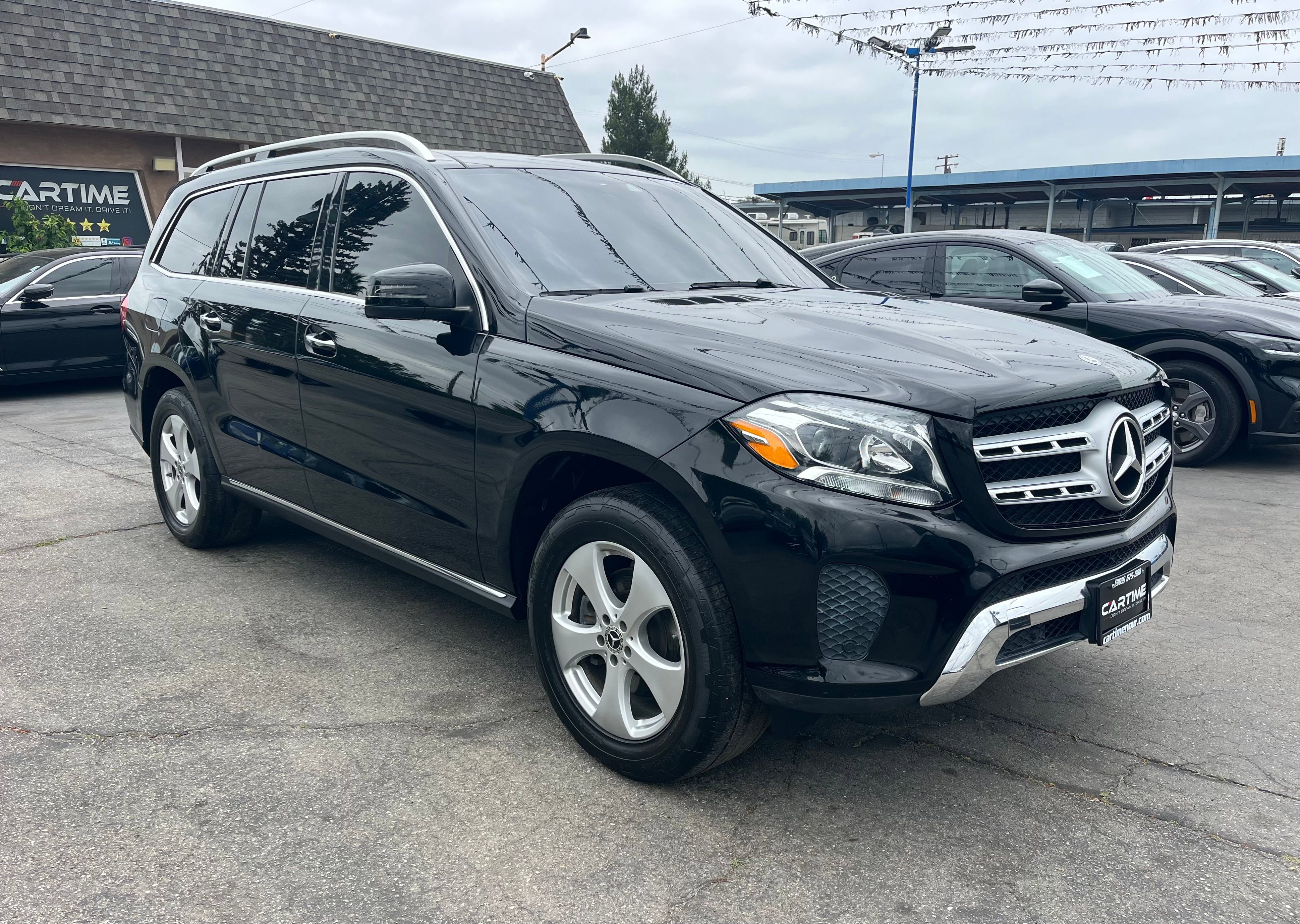Vehicle image 5 of 99