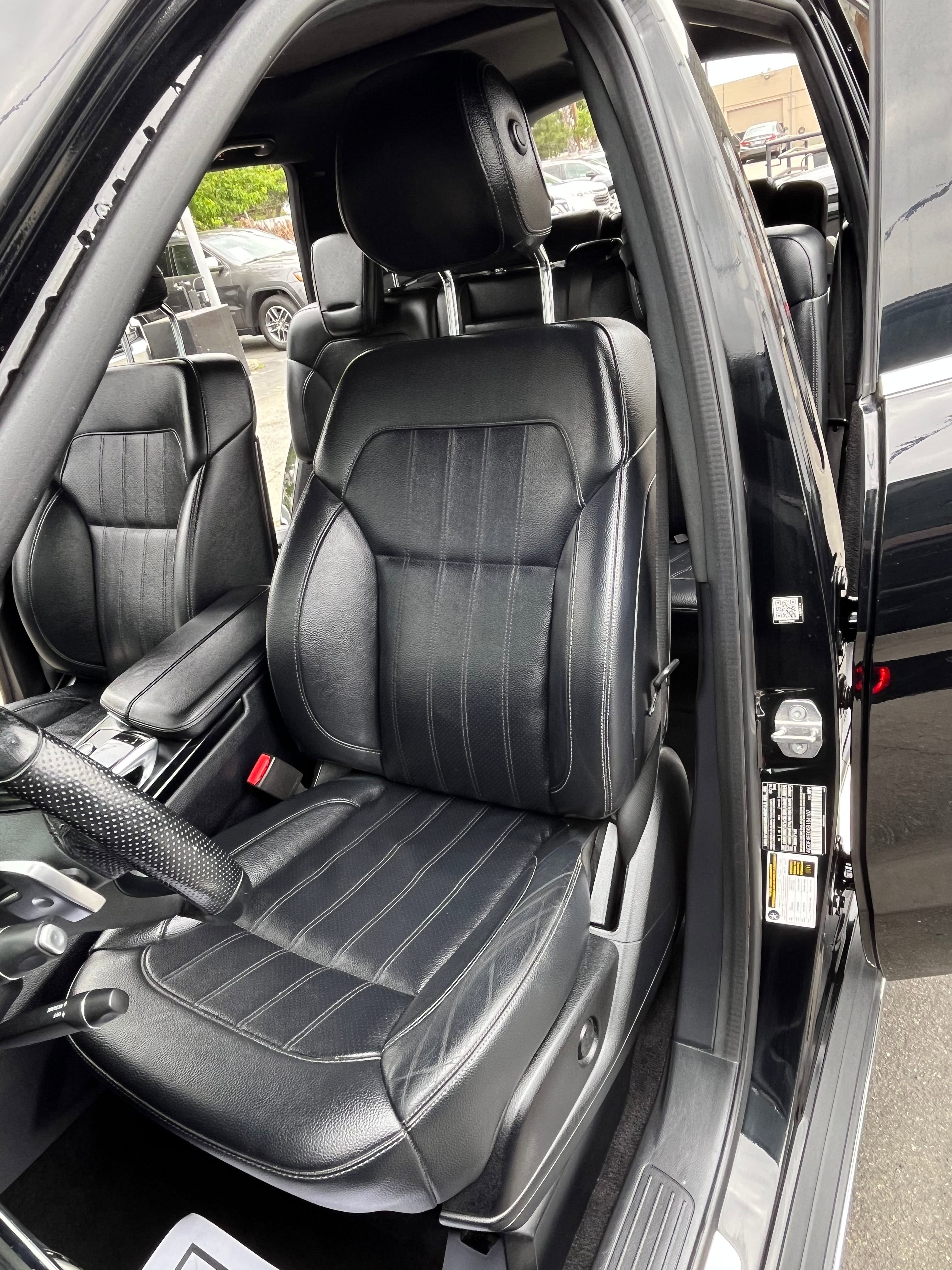 Vehicle image 33 of 99
