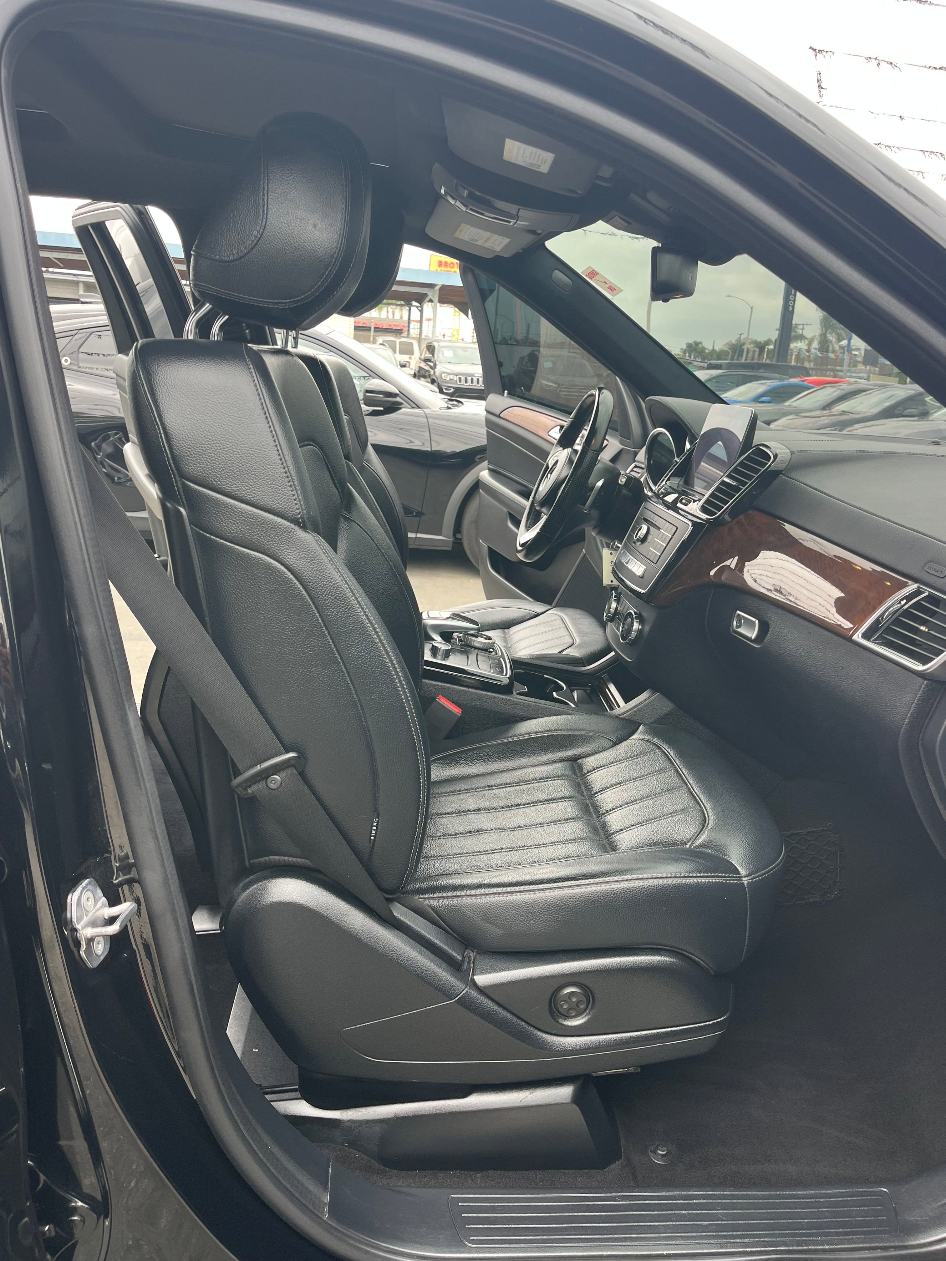 Vehicle image 39 of 99