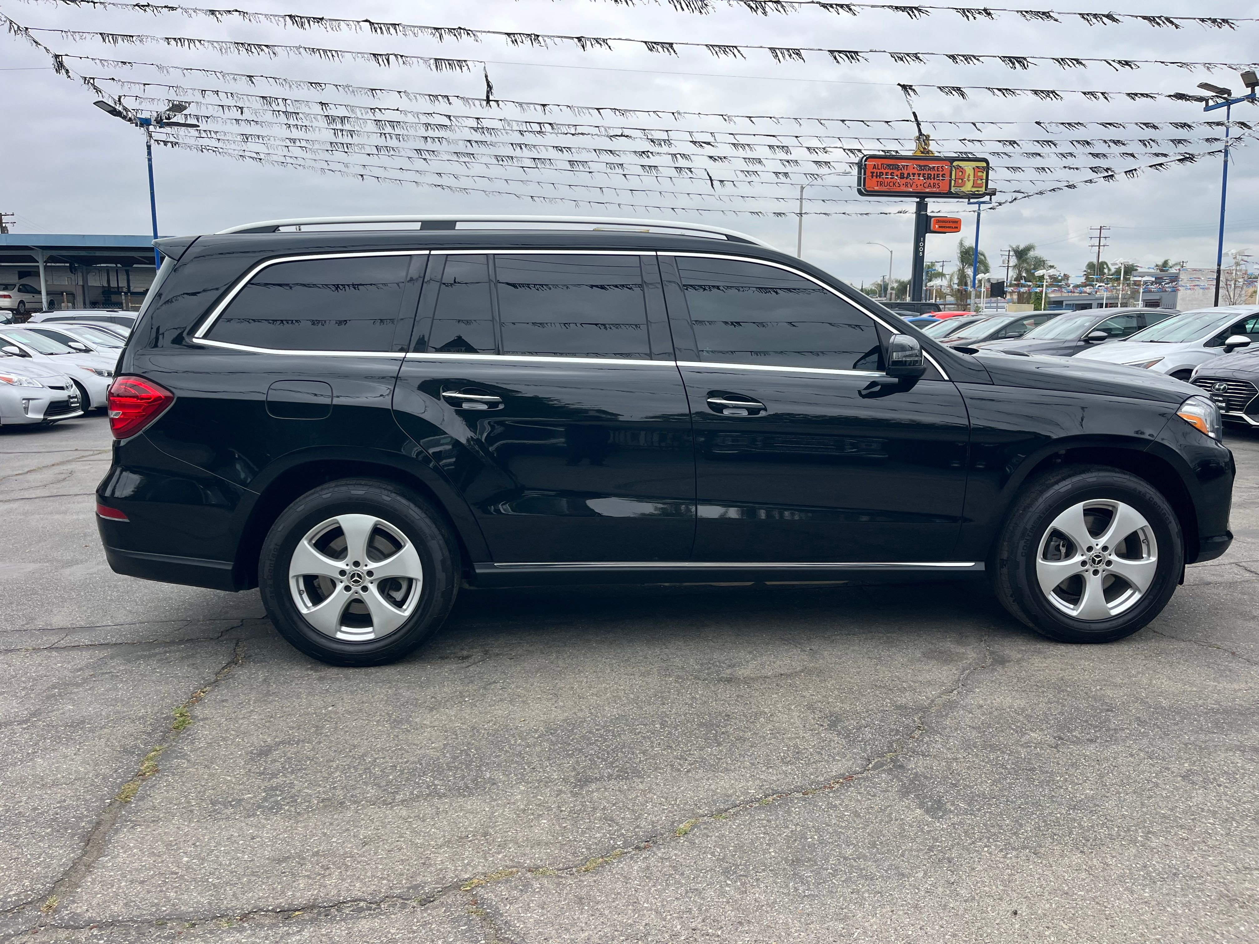 Vehicle image 7 of 99