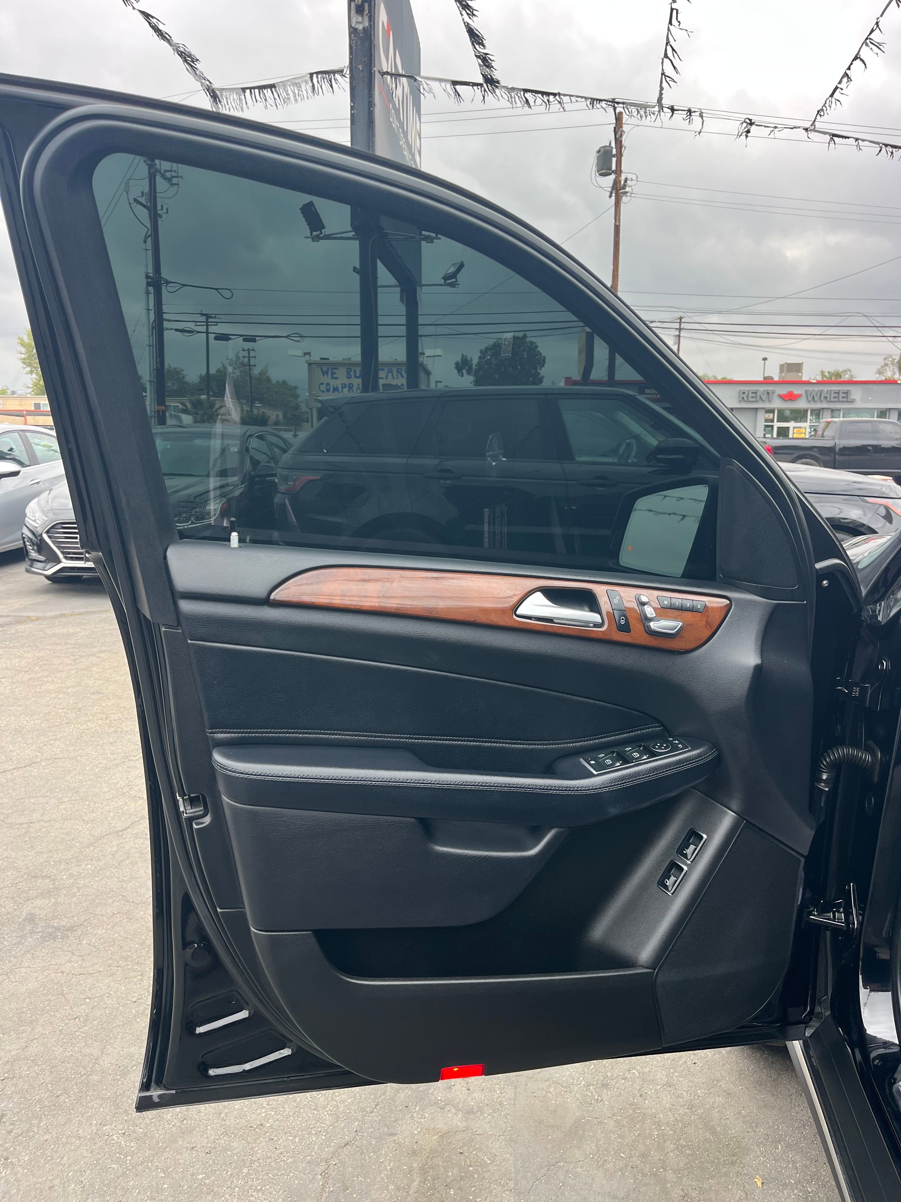 Vehicle image 14 of 99