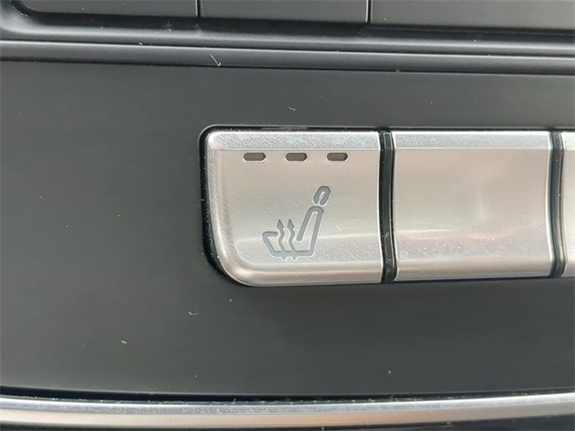 Vehicle image 25 of 32