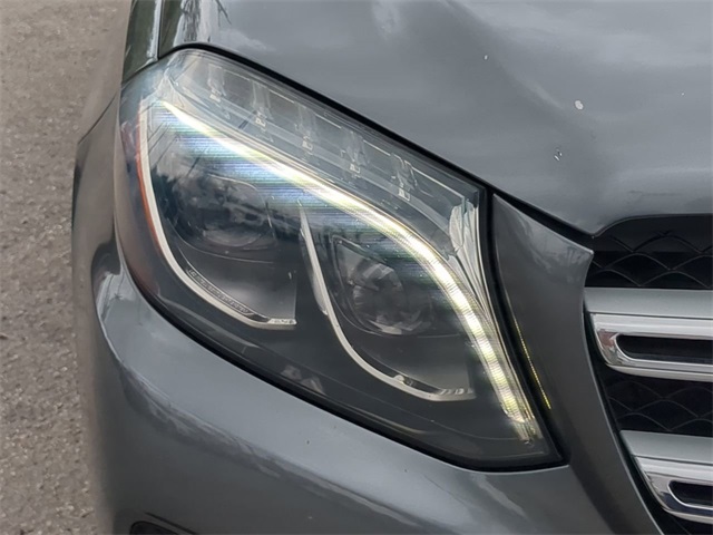 Vehicle image 10 of 32