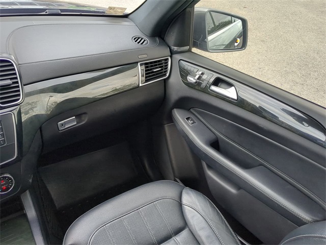 Vehicle image 17 of 32