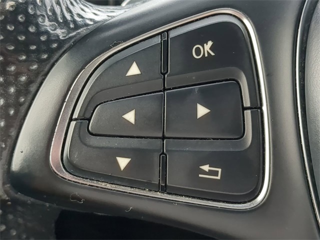 Vehicle image 27 of 32