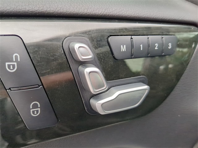 Vehicle image 20 of 32