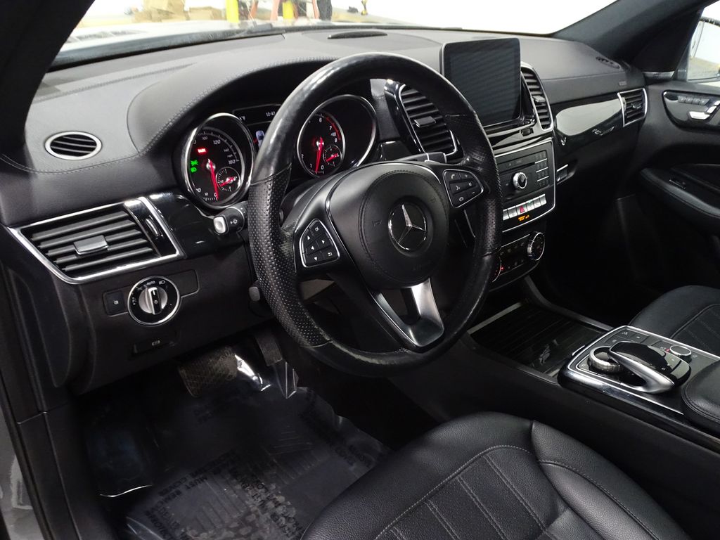 Vehicle image 20 of 44