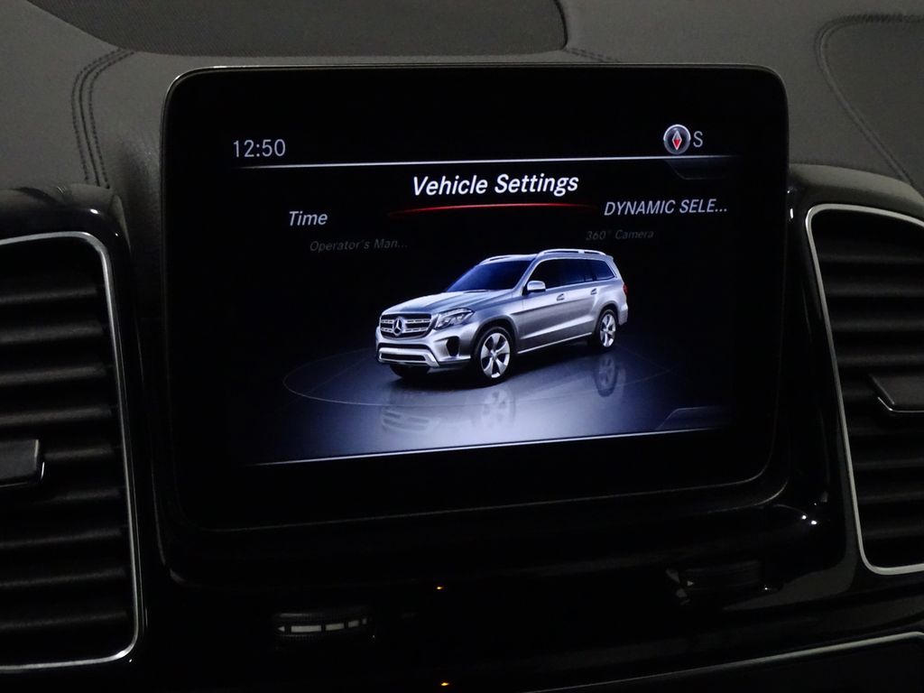 Vehicle image 33 of 44
