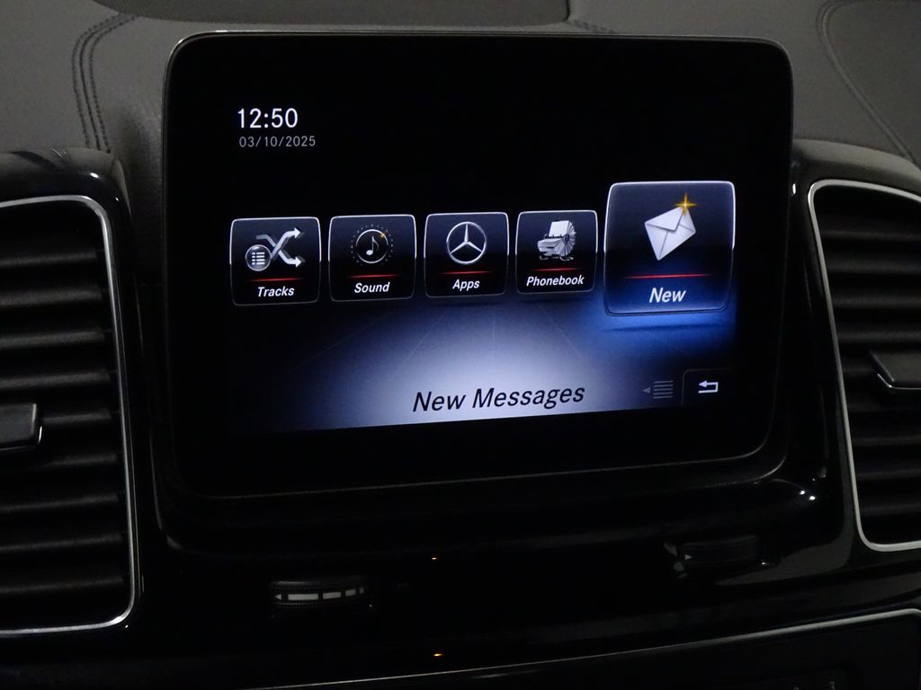 Vehicle image 32 of 44
