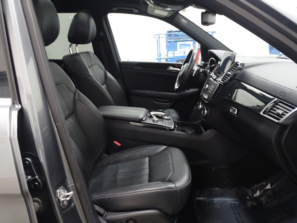 Vehicle image 14 of 44