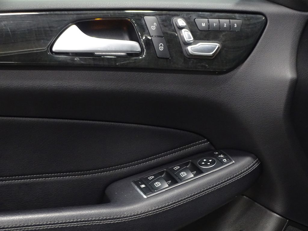 Vehicle image 16 of 44