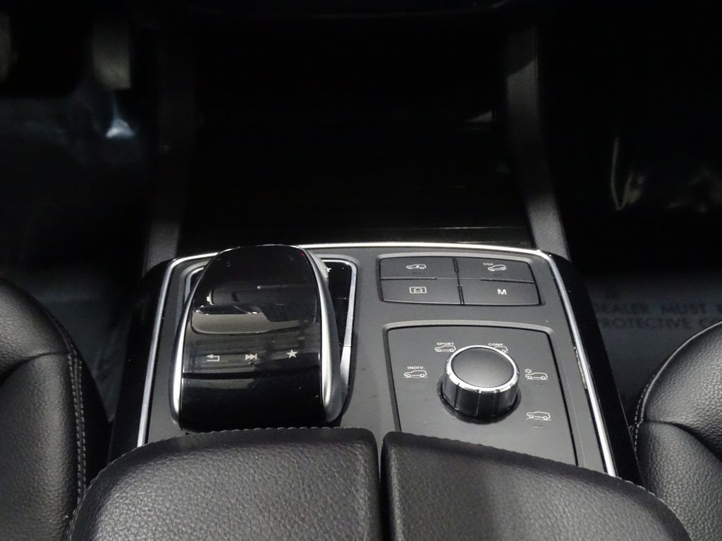 Vehicle image 36 of 44